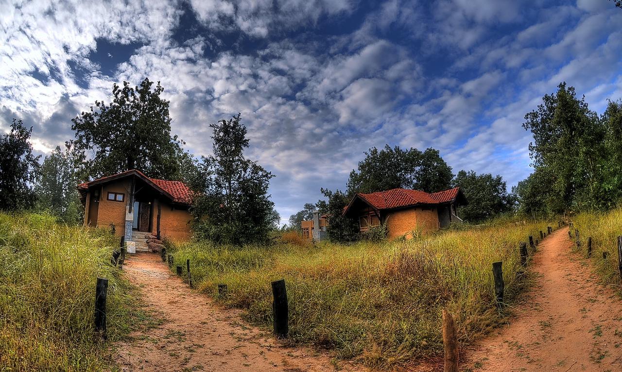 Kanha Earth Lodge Mandla Экстерьер фото