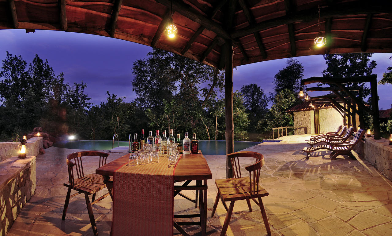 Kanha Earth Lodge Mandla Экстерьер фото