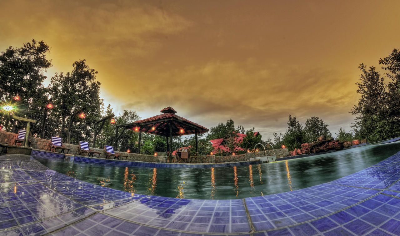 Kanha Earth Lodge Mandla Экстерьер фото