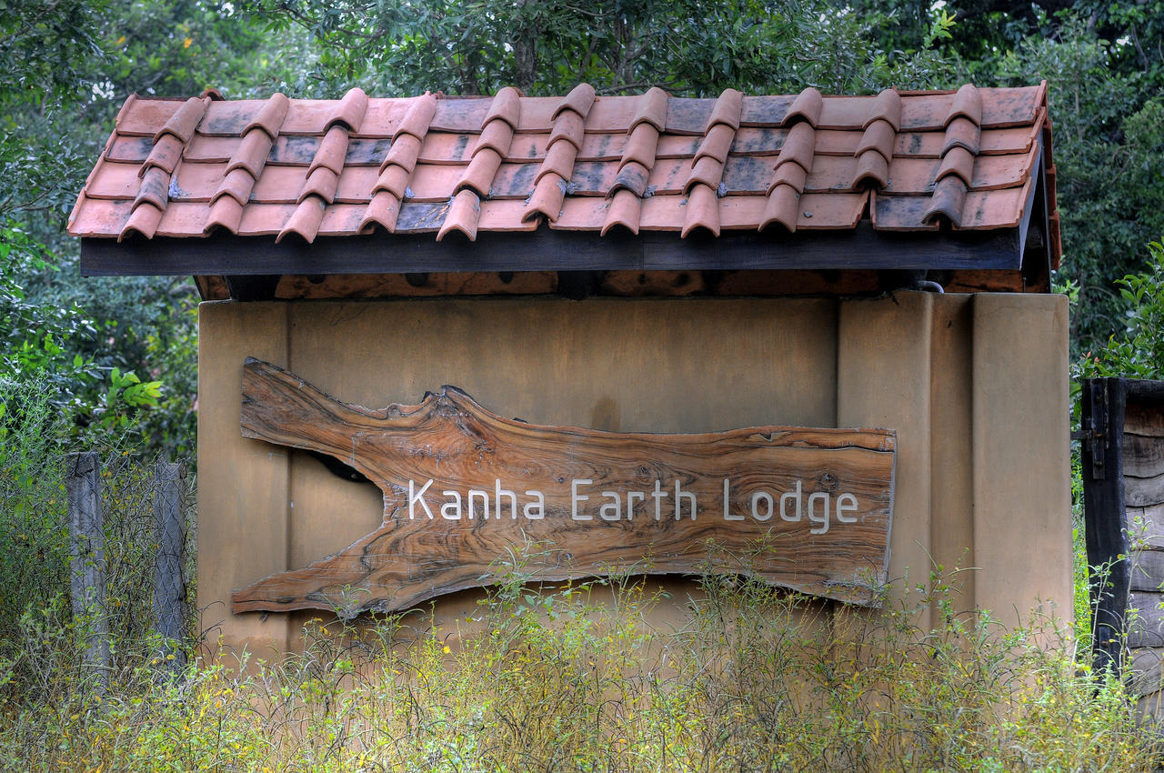 Kanha Earth Lodge Mandla Экстерьер фото